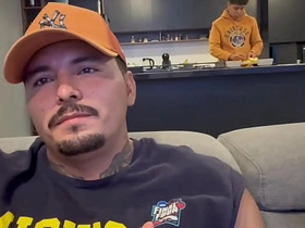 A mis visitas les doy la mejor atención, les invito chelas, agua, chupada de verga y también les meto mi palanca de cambios por el culo gay porn very hot