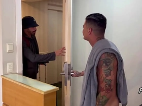 BATI NO QUARTO ERRADO hot gay porn sauna