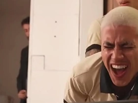 PEGUEI MEU COLEGA NO TRABALHO E MEU CHEFE VIU PELAS CAMERAS. SAFADO NÃO AGUENTOU E QUIS PARTICIPAR. - FREE ck download japan gay porn