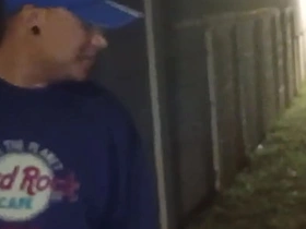 Parei o carro pra mijar, passou um novinho e pediu pra mama, depois me levou pra sua casa pra fuder enquanto a mulher dormy@ hot stepbrother gay porn