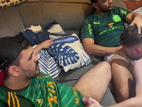 Foi assistir a partida de futebol com dois torcedores ativos e tomou pica gostoso picayune cu. - FULL SHEER.COM hot gay porn hentai