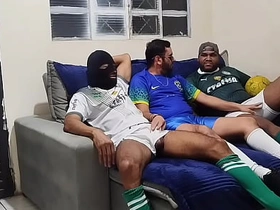 Como será que terminou essa partida de futebol? Adivinhem (Prévia) better half bathhouse gay porn