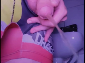 A twink lick his piss after peeing in the toilet hot gay porn twink