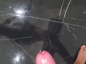 ARRAPATO SEGA CAZZO ENORME E SBORRA POTENTE  VIENI A BERE DAL MIO GROSSO PISELLO - GEMITI CON INTENSO ORGASMO hot gay threesome porn