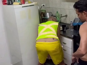 Dessa vez o encanador entrou pelo cano completo  no Red chinese gay porn threesome