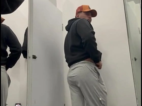 Me pongo caliente en los probadores gay hot porn korean