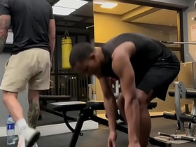 botei o meu parceiro de treino pra me pagar um boquetao indian gay porn hot