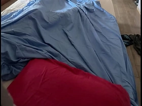 Si masturba sotto le lenzuola velocemente e intensamente e viene - orgasmo reale japan gay porn site