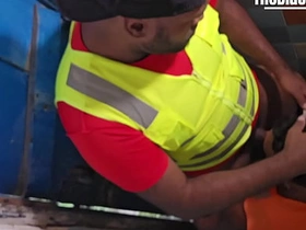 Funcionário registra sua pegação no banheiro com outro operario hot black guys delighted porn