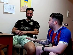 Vizinho hétero casado veio ver o jogo e jogou a rola no meu cu (COMPLETO NO RED) asian gay massage porn videos