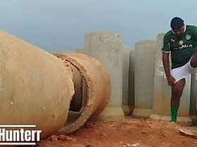 Todo suado após o jogo passei na construção pra dar uma gozada ngm japan gay porn