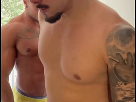 PASSEI A NOITE NA CASA DO MEU AMIGO E ELE ME COMEU LOGO DE MANHÃ E ME DEU LEITE NA BOCA hot muscular korean gay porn