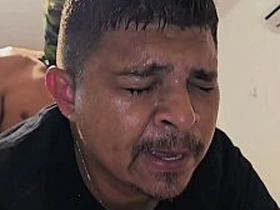 MECANICO PAGOU DIVIDA COM O SEU CU, FOI ARREGAÇADO POR TRÊS DOTADOS. korean bodybuilder gay porn