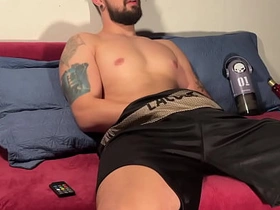 Tava testando o novo brinquedo e acabei indo longe demais... gay hot guys porn
