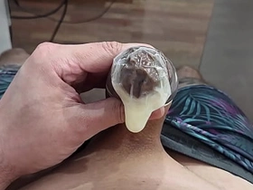 ENCHENDO A CAMISINHA DE LEITE joyous wrestling hot porn