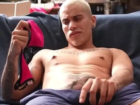 DESCOBRINDO O SEGREDO DO AMIGO hot stepdad porn gay