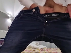 ARRIVA IL FIGLIASTRO ITALIANO COL CAZZO GROSSO  MOSTRA LA SUA SEGA INFINITA - E SBORRA PER TERRA TANTO india hot gay porn