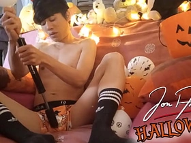 Halloween Jon Arteen pumps up balloons and ends up pumping his cock in the balance he ejaculates his cum all over himself Ahegao twitter japan gay porn