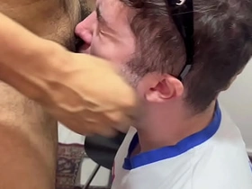 eita como senta gostoso na rolona monstra (COMPLETO NO RED) hot asian twink gay porn