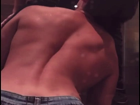 Después de una plática de mujeres en el bar mi amigo hetero y yo terminamos en la ducha juntos y follando gay hot korean porn