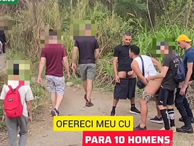 LEVEI 2 AMIGOS HÉTEROS PARA FODER MEU CU EM PÚBLICO, ONDE HOMENS COSTUMAM FAZER CAMINHADA. ENQUANTO CADA UM SE RESERVA PARA COMER MEU CU, UMA PLATEIA DE HOMENS OBSERVA E SE MASTURBAL. hot stepdad porn gay